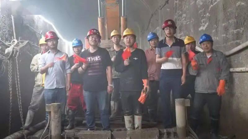 云台山景区为妲己事件道歉，曾安排男女妲己眼迷离，挑逗游客被骂